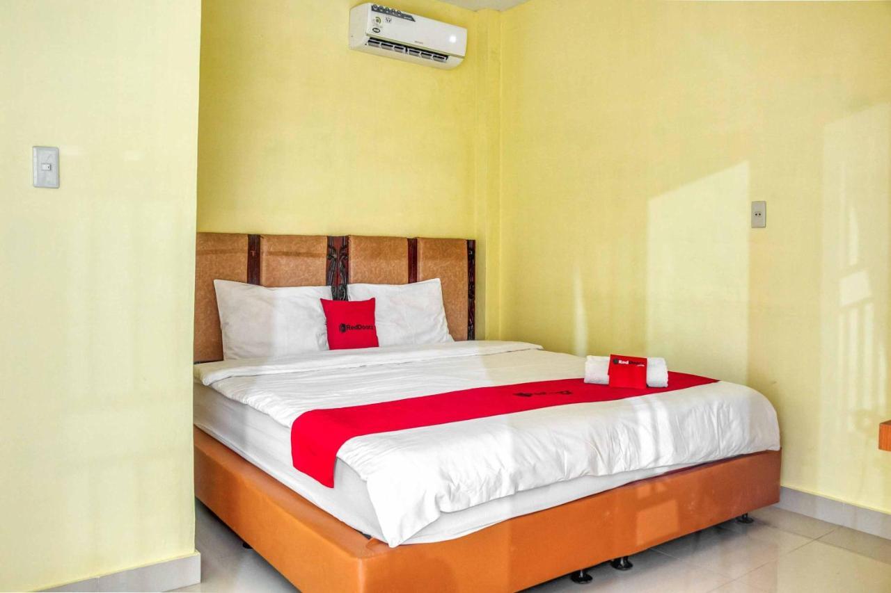 RedDoorz @ Jalan Kapten Muslim Medan Exterior foto